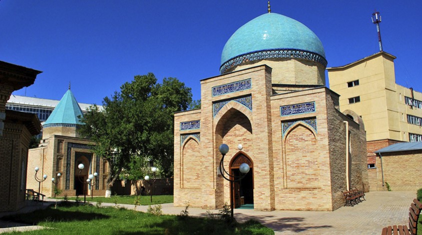 Yunus Khan mausoleum — photo 1
